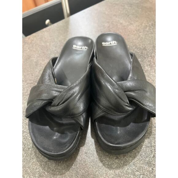 Earth womens size 10 black leather slides sandals - Picture 2 of 4
